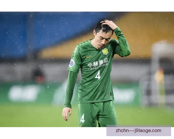 范登贝尔赫稳坐首发后防核心引领球队防线新格局 范登贝尔赫稳坐首发后防核心引领球队防线新格局