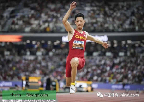 王嘉男击地妙传空切，连续跑动撕开防线缺口